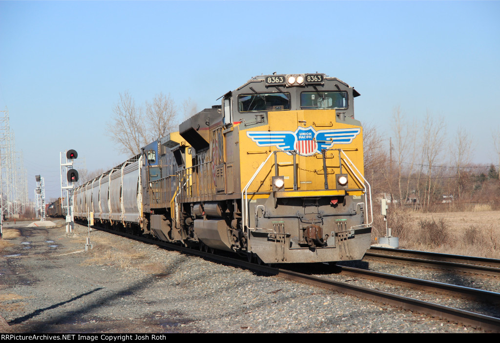 UP 8363 & CSX 7697